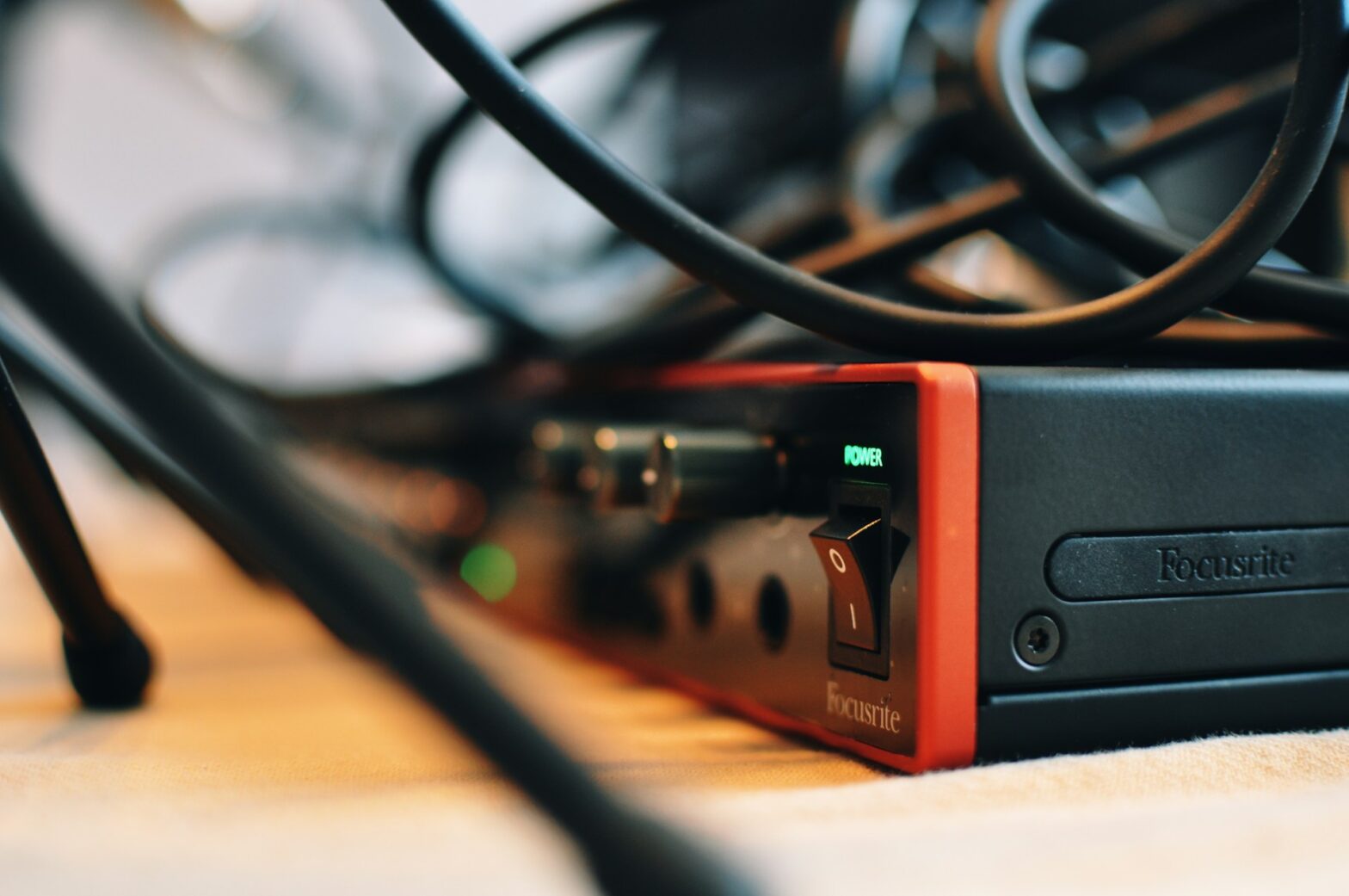 Magnetic cable organizer – quiet control for everyday desk chaos